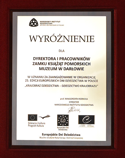 Plakieta pamiątkowa - wyróżnienie dla Muzeum w&nbsp;Darłowie od Narodowego Instytutu Dziedzictwa