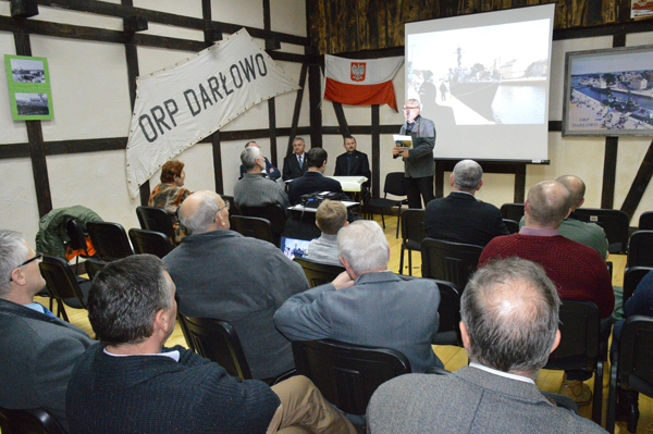 Zdjęcie ze spotkania w&nbsp;45 rocznicę podniesienia bandery na ORP Darłowo