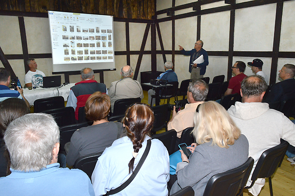 Zdjęcie z&nbsp;prelekcji Mariana Laskowskiego "Historia militarna Darłowa i&nbsp;Muzeum w&nbsp;Malechowie"